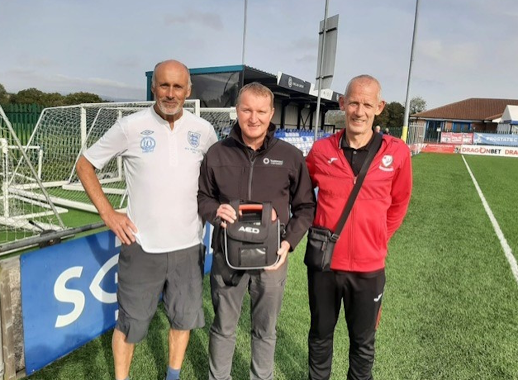New defibrillator saves life of veteran football player