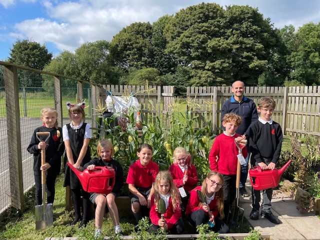 School children grow their gardening skills after a donation from Tunstead Quarry