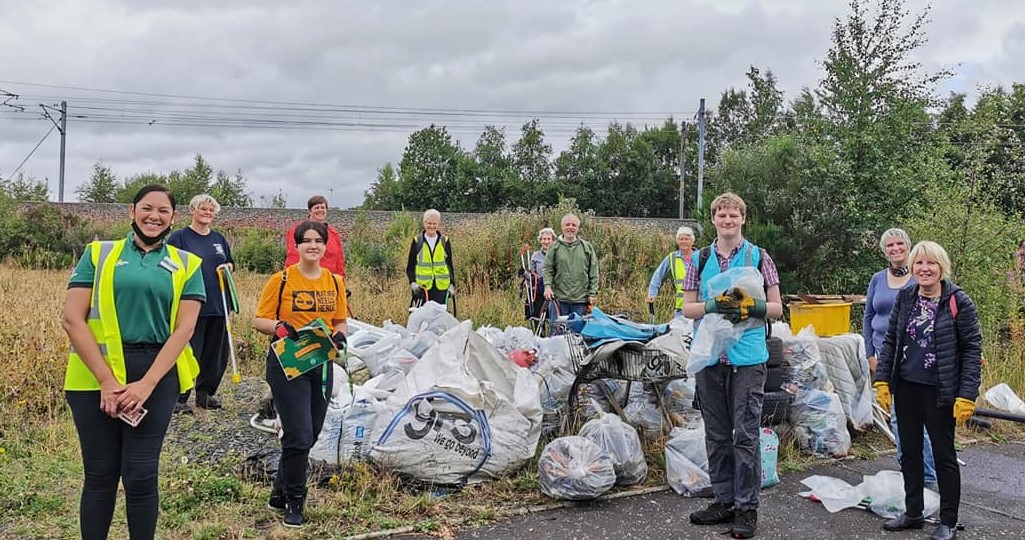 Tarmac’s Ravelrig Quarry supports local village clean up - Tarmac