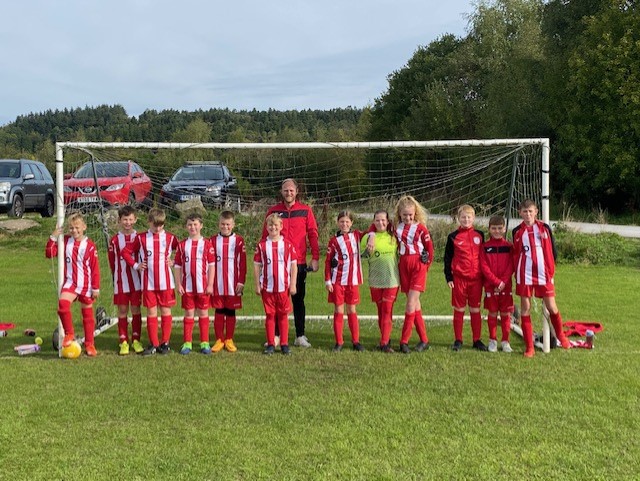 Local U12s football team kitted out in new strip thanks to Tarmac donation