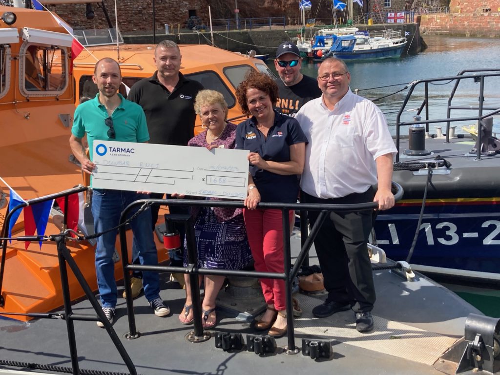 Tarmac cements links with Dunbar RNLI